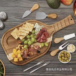 Tabla de queso de madera de forma irregular, tabla de cortar de madera maciza para servir aperitivos y charcutería. - Product Image 1