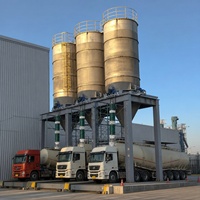 Installation de silos de stockage de poudre minérale chimique pour l'exploitation minière avec déchargeur pneumatique de camions, alimentateur à vis et système d'emballage en Big Bag