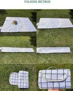 Tapis pliable léger et durable en tissu Oxford imperméable et réutilisable, imprimé sur mesure, motif à carreaux blancs, 150 cm x 200 cm, pour loisirs et extérieur - Product Image 2