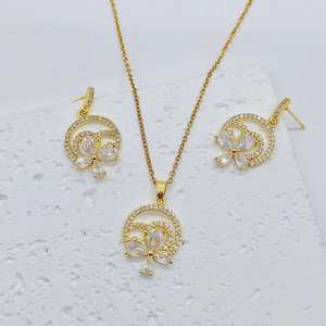 Conjunto de joyería de flor blanca giratoria nupcial de circonita cúbica de acero inoxidable con personalidad de moda 2025 - Product Image 4