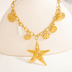 Collar con colgante de estrella chapado en oro de 18 quilates de acero inoxidable para mujer, joyería de fiesta, cadena de clavícula de moda con dijes de perlas y conchas - Product Image 4