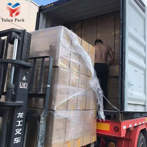 Rollo de envoltura elástica LLDPE transparente de grado industrial personalizable, palé suave a prueba de humedad, seguro para uso de exportación, película plástica - Product Image 1