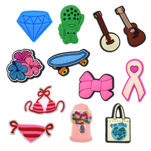 Breloques tendance en PVC pour sabots, guitares, maillots de bain, skateboards, sacs à main, chaussures, pour femmes, sacs, chaussures, pantoufles, sandales, décoration - Product Image 1