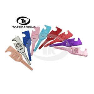 ที่หนีบหมวกแม่เหล็กสำหรับกอล์ฟ พร้อมที่ทำเครื่องหมายลูกกอล์ฟแบบทองแดง และที่ซ่อมพื้นสนามกอล์ฟ - Product Image 2