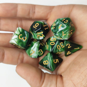 Nian Diceworks usine personnalisé 16mm tourbillon vert blanc dés en plastique résine acrylique matériel RPG <span class=keywords><strong>jeux</strong></span> de société mdn <span class=keywords><strong>Berserk</strong></span> <span class=keywords><strong>jeux</strong></span> de dés - Product Image 3