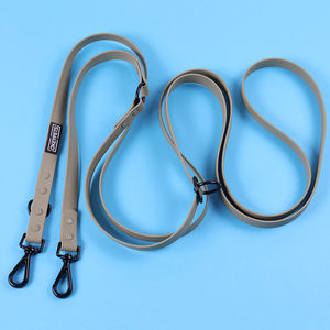 Correas recubiertas de lujo para mascotas largas manos libres sólidas personalizadas ajustables PVC impermeable doble dos Clip PVC correa para perros 4 en 1 - Product Image 4