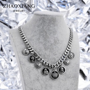 Collier ras du cou épais cubain pour femme, avec pendentif pièce de monnaie sculptée vintage, bijoux - Product Image 5
