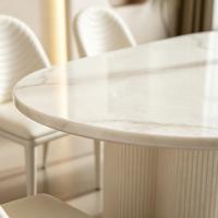 Ensemble de table et chaises de salle à manger ovales en pierre frittée blanc crème de luxe, design cannelé, pour villa, hôtel, restaurant