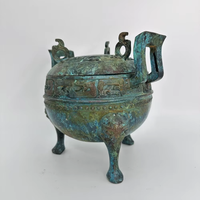 Vase rituel fait à la main en bronze avec couvercle traditionnel pour affichage culturel Article de collection