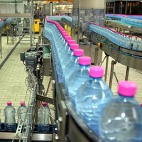 Machine automatique 3 en 1 de lavage, remplissage et bouchage pour la production de bouteilles d'eau minérale purifiée en PET