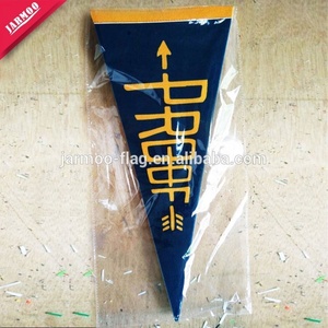 2025 Sản Phẩm Mới Miễn Phí Tùy Chỉnh Câu Lạc Bộ Bóng Đá Tam Giác Cờ Cờ Đảng Biểu Ngữ Tái Sử Dụng Cảm Thấy - Product Image 4