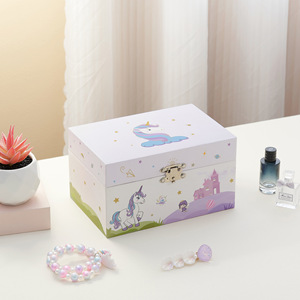 Boîte à musique rotative personnalisée Yiyu pour la Saint-Valentin avec miroir, boîte à bijoux écologique pour filles et femmes, cadeaux - Product Image 5