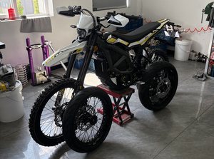 Cerchio Supermoto con raggi e mozzo neri completi per moto elettrica da fuoristrada Surron Ultra Bee, modelli 2.5-17j e 3.5-17j - Product Image 6