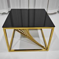 Table basse carrée en verre noir avec cadre en acier inoxydable torsadé doré