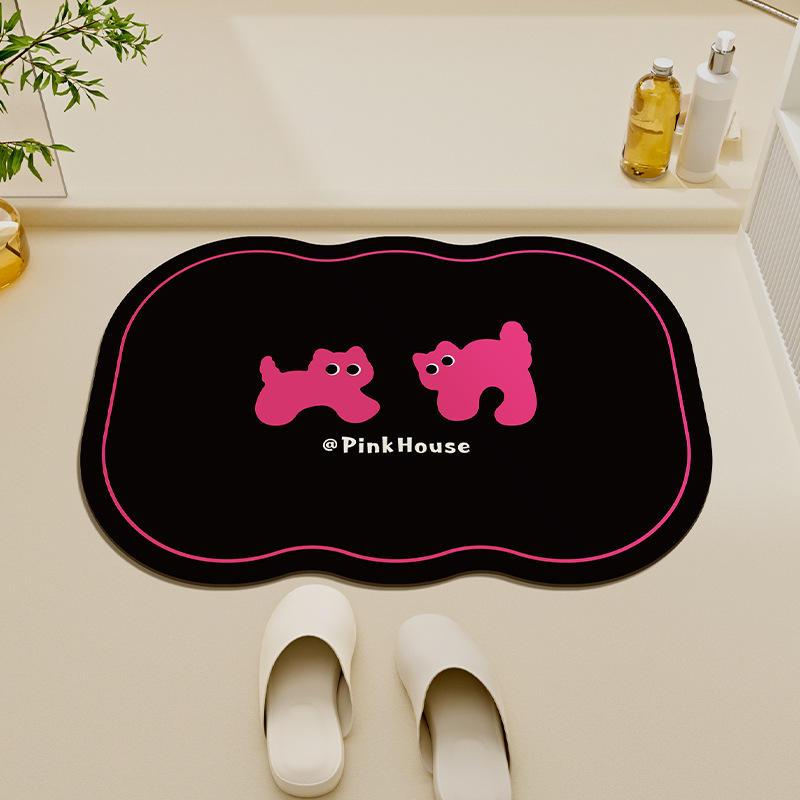 ลูกแมวสองตัวกำลังเล่นกัน