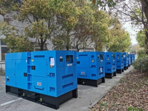 Générateur 30-300 kW 24 V CC à démarrage direct, système de refroidissement par eau, châssis ouvert, silencieux, insonorisé, sur remorque - Product Image 1