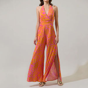 Mono a la moda con estampado hawaiano, corte en V profundo, pierna ancha y abertura, hecho a medida, de alta calidad, 100% rayón, suave. - Product Image 1