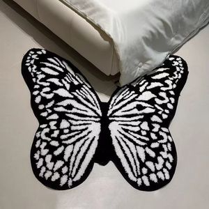 Tapis papillon noir et blanc, doux, à poils longs, forme originale, pour salon, chambre à coucher, salle de bain - Product Image 1