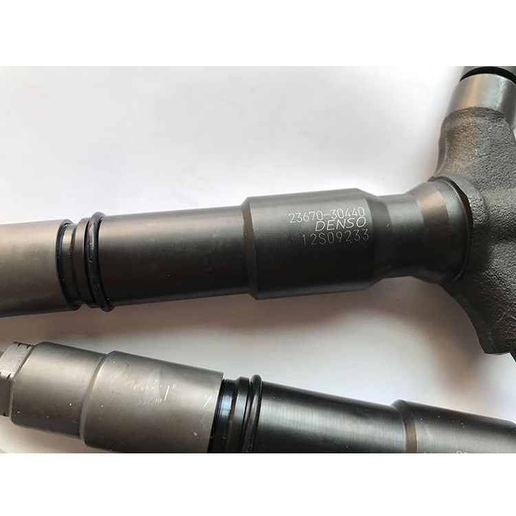common rail injector 23670-30440 23670-39435  diesel fuel injector 295900-0200 295900-0250 for Toyota Hiace Dyna 1KD-FTV