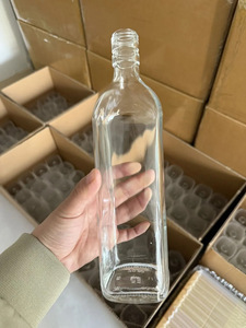 Bouteilles en verre de 750 ml de whisky saoudien King <span class=keywords><strong>Robert</strong></span> avec bouchon à vis noir imprimé pour cadeaux, emballées en carton - Product Image 6