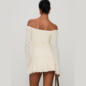Vestido Mini Sexy Personalizado para Mujer, con Mangas Largas Acampanadas, Hombros Descubiertos, Corte Ajustado, Espalda Descubierta y Dobladillo con Volantes, Ideal para Fiestas y Clubes Nocturnos - Product Image 2