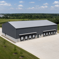 Entrepôt moderne en structure métallique préfabriquée conforme à la norme EN 1090, atelier métallique durable, garage, hangar industriel