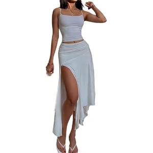 Ensemble 2 pièces personnalisé pour femme 2026 : Haut sans manches à épaules dénudées et jupe midi fendue en mousseline moulante – Tenue de vacances Printemps-Été - Product Image 2