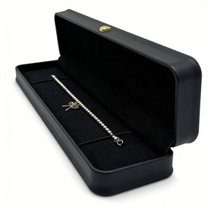 Boîte à bracelet personnalisée en cuir PU rigide avec plateau en velours, estampage à chaud, logo personnalisé, vente directe usine - Product Image 4