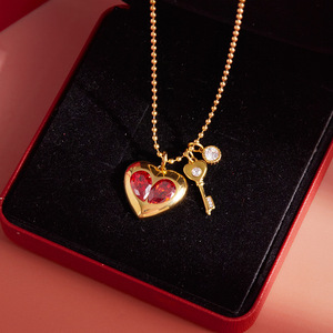 Collana con Cuore in Acciaio Inossidabile Placcato Oro 18K, Ciondolo con Zircone Rosso e Perla, Gioiello Impermeabile per Regali di San Valentino - Product Image 4