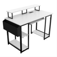 Bureau de travail gaming moderne en métal avec LED, rangement intégré, design durable et peu encombrant, surface en bois, montage facile