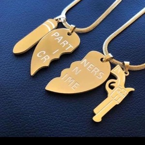 Custom fine moda 18k oro placcato in acciaio inossidabile incisione coppie <span class=keywords><strong>amanti</strong></span> ciondolo bianco ciondolo collana gioielli set per donna - Product Image 6