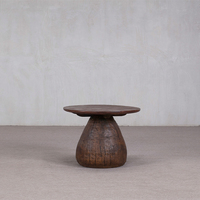 Table sur pied en bois sculpté à la main, texture antique, socle de présentation rond en bois vieilli vintage pour la décoration intérieure