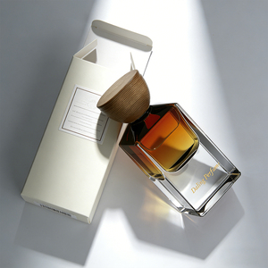 Nuevo Envase Personalizado de 50 ml y 100 ml, Botella de Vidrio Cuadrada Transparente Vacía con Pulverizador de Bomba, Botella de Perfume de Vidrio Pulido con Tapa Dorada - Product Image 3