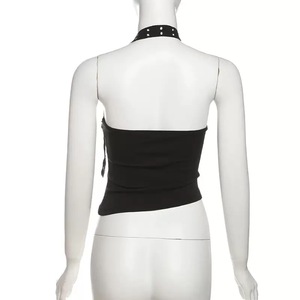Ensemble court deux pièces noir extensible sexy avec haut dos nu à épaules obliques et short chaud moulant - Product Image 5