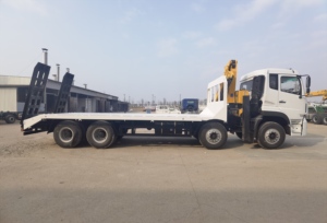 Camion de remorquage et de dépannage routier avec grue intégrée à plateau plat - Offre Spéciale - Product Image 6