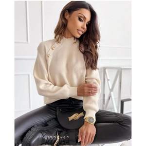 Pull élégant à détail bouton sur l'épaule, couleur crème, tricot pour femme, haut tendance, coupe standard - Product Image 1