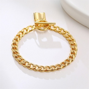 สร้อยข้อมือดีไซน์เนอร์ OT Clasp Lock Charms  วัสดุสแตนเลสสตีล 316L  แบบ Cuban Miami Link Chain สีทอง - Product Image 4