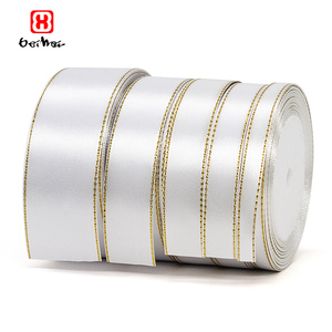 Ruban de <span class=keywords><strong>satin</strong></span> blanc 100% polyester en gros d'usine, bordure dorée scintillante, ruban de <span class=keywords><strong>satin</strong></span> simple face en rouleau pour emballage - Product Image 1