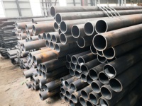Tuyau de puits pétrolier en acier sans soudure API 5CT J55 K55 N80 L80 P110