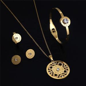 Wholesale Women Stainless Steel 18K Gold Plated Classic Pattern <strong>Jewellery</strong> Set Fashion Jewelry <strong>Made</strong> <strong>in</strong> <strong>China</strong> - Product Image 3