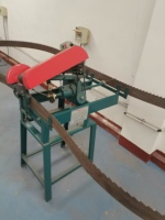 Affûteuse automatique pour lame de scie à ruban