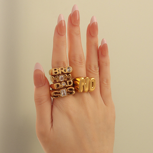 Anillo de Sello con Letra de Circonia, Chapado en Oro de 18K, Impermeable, con el Alfabeto de Moda, MOM, SIS, BRO, DAD, Anillo de Acero Inoxidable, Tendencia para Mujer - Product Image 2