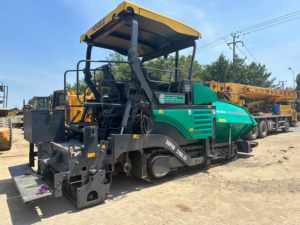 Pavimentadora de Asfalto sobre Orugas VÖGELE SUPER 1800-2L Verde con Cabina Amarilla, Maquinaria para Construcción de Carreteras - Product Image 6