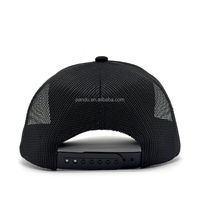 Gorra Trucker Personalizada Good Lord & Kenworth de Gamuza con Malla Trasera, Bordado Bicolor y Cierre Ajustable