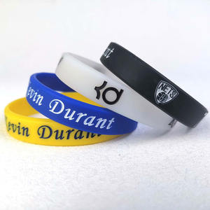 Pulseras de Silicona Luminosas con Diseño de Letras de Estrellas del Baloncesto de la NBA, Kobe, Irving, James, Curry, para Hombre, de Alta Calidad - Product Image 4