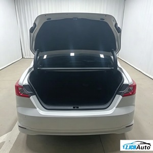 La <span class=keywords><strong>Toyota</strong></span> Camry 2.0GVP Luxury 2024 la plus vendue, berline intermédiaire à intérieur sombre avec <span class=keywords><strong>4</strong></span> <span class=keywords><strong>portes</strong></span> et 5 sièges - Product Image 6