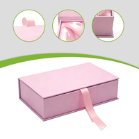 Boîte cadeau en satin rose avec fermeture magnétique, doublure en éponge, matériaux recyclés, emballage écologique pour les ensembles cosmétiques de luxe
