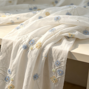 Tissu en <span class=keywords><strong>coton</strong></span> <span class=keywords><strong>blanc</strong></span> pur avec broderie <span class=keywords><strong>de</strong></span> paillettes en forme <span class=keywords><strong>de</strong></span> pissenlit, adapté aux robes <span class=keywords><strong>de</strong></span> mariée et aux robes <span class=keywords><strong>de</strong></span> demoiselles d'honneur - Product Image 3