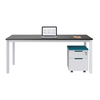 Bureau de direction contemporain à structure métallique avec plateau en bois et rangement réglable, design ergonomique pour usage de bureau moderne