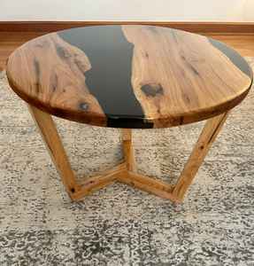 Mesas Artesanales de Resina y Madera, Elaboradas con Precisión a partir de Madera Maciza y Resina, que Ofrecen un Diseño Elegante y Duradero - Product Image 1